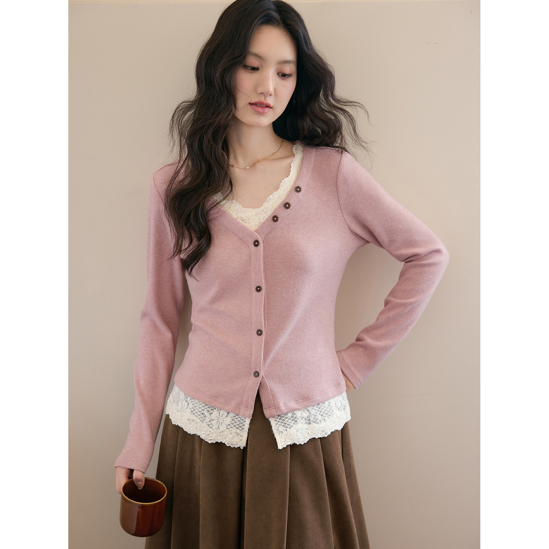 爱蔷薇大码粉色针织衫女2025新款秋冬长袖V领打底内搭上衣GT79670