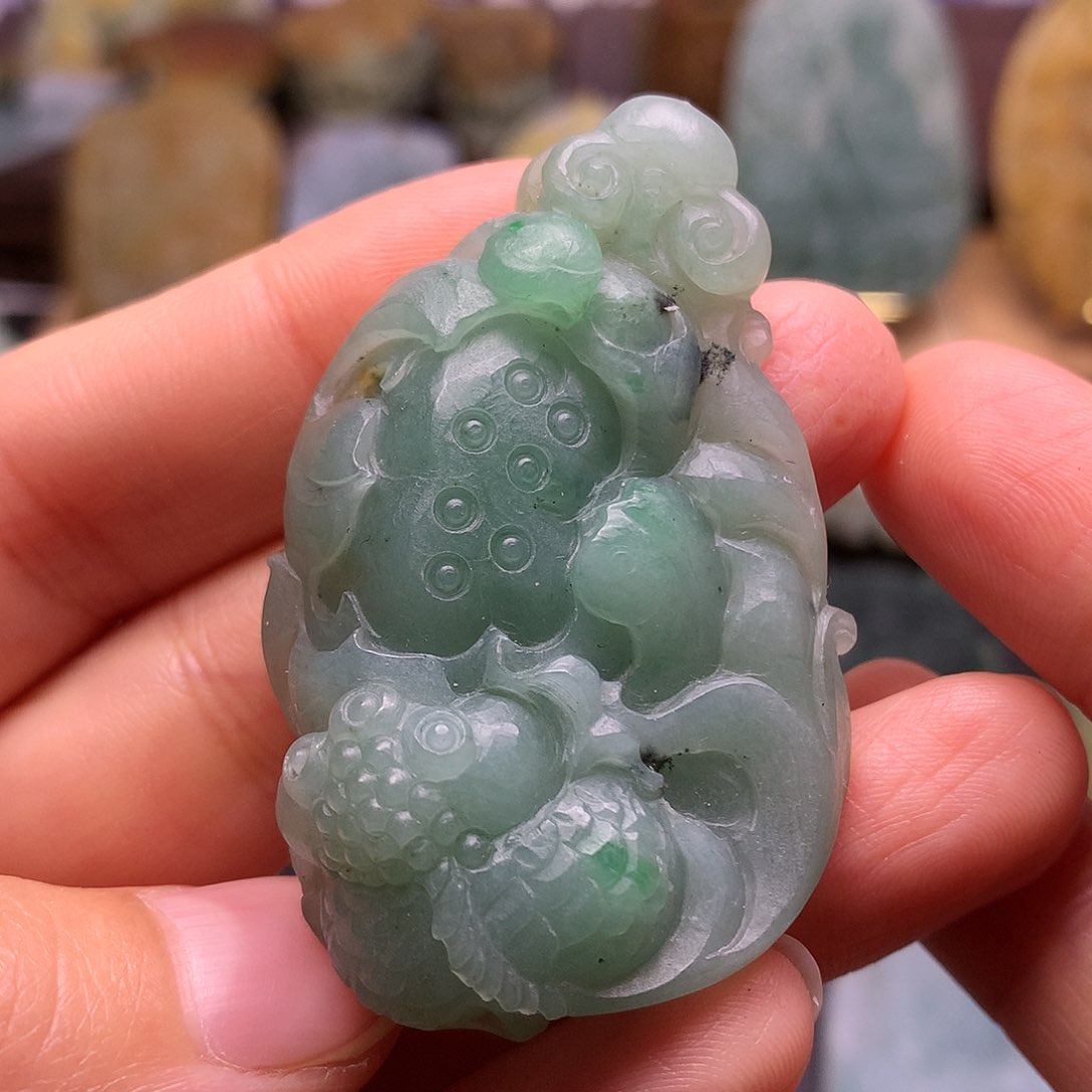 定制翡翠未镶嵌鱼