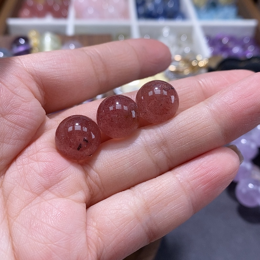 未镶嵌水晶珠宝半成品微瑕草莓晶