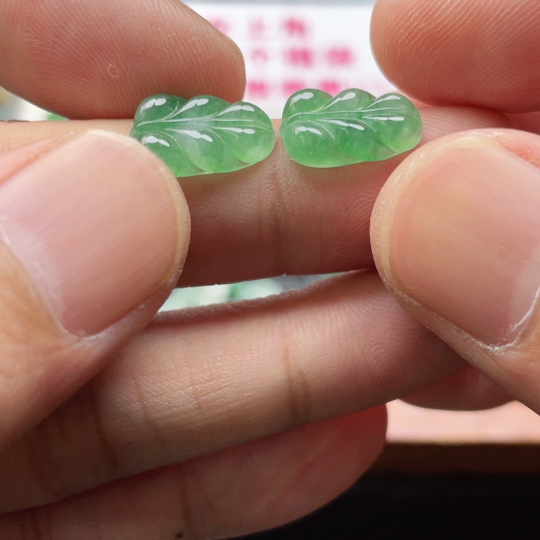 凤***飞翡翠未镶嵌颈饰翡翠