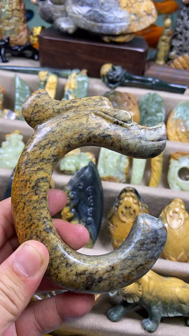 岫岩河磨玉红山文化仿古件C龙