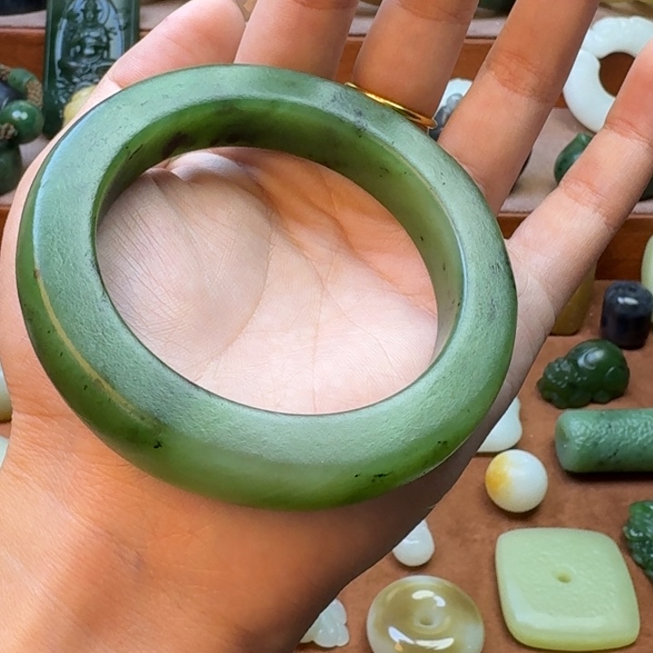 青***禾和田玉未镶嵌手镯