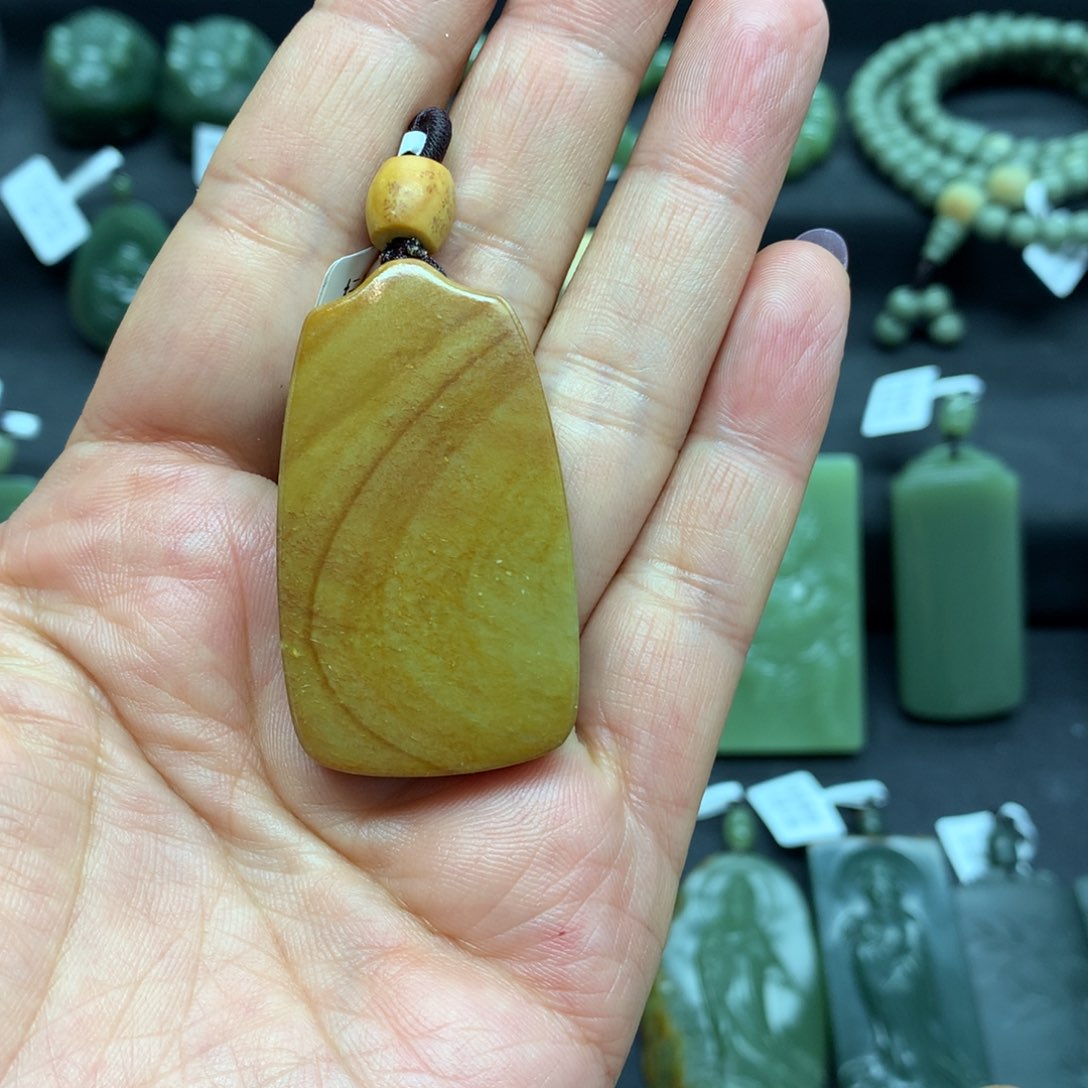 岫岩河磨玉（透闪石质玉）颈饰未镶嵌