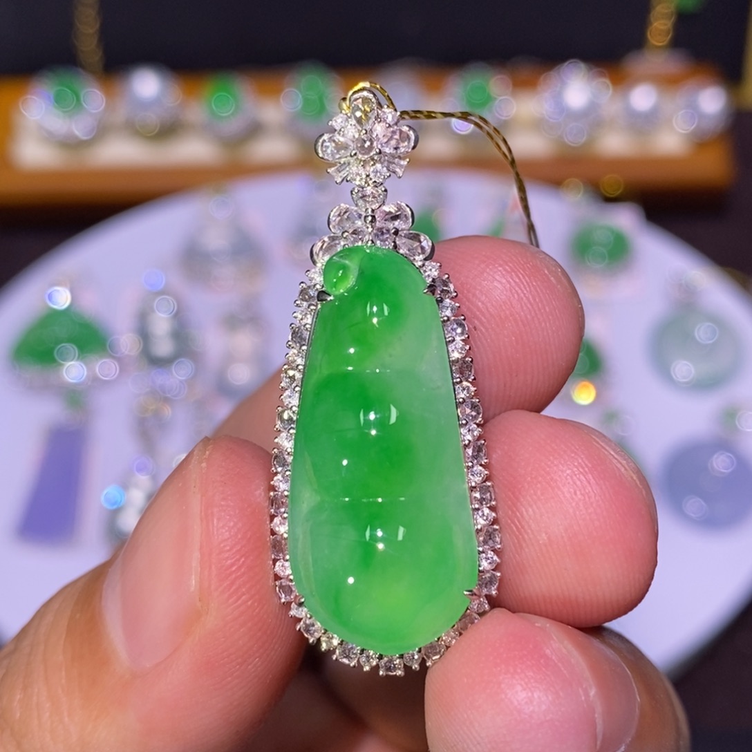 【闪购商品】吊坠(不含链)18K金镶嵌翡翠