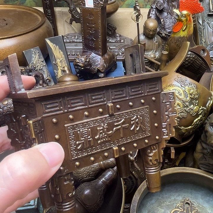 精美铜器批发档口