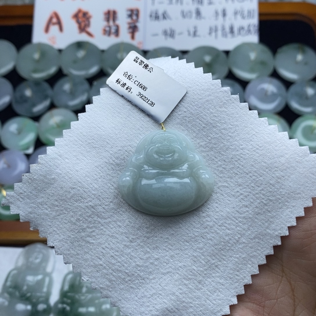 翡翠未镶嵌颈饰佛公