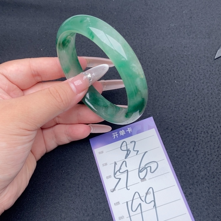 石英质玉（非洲翠）手镯未镶嵌83