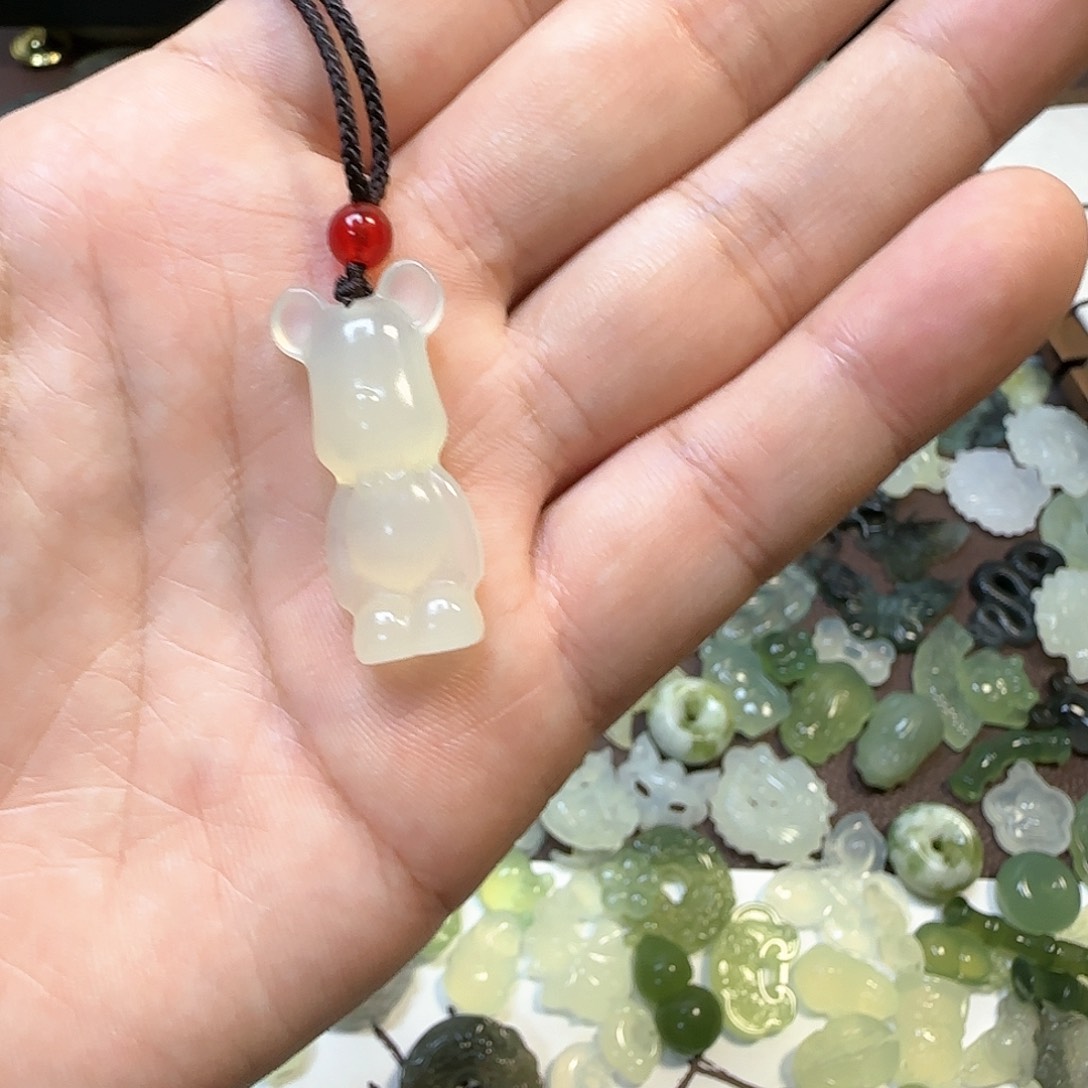 蛇纹石玉颈饰未镶嵌