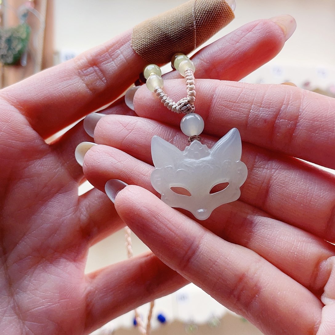 和田玉未镶嵌吊坠(赠链)