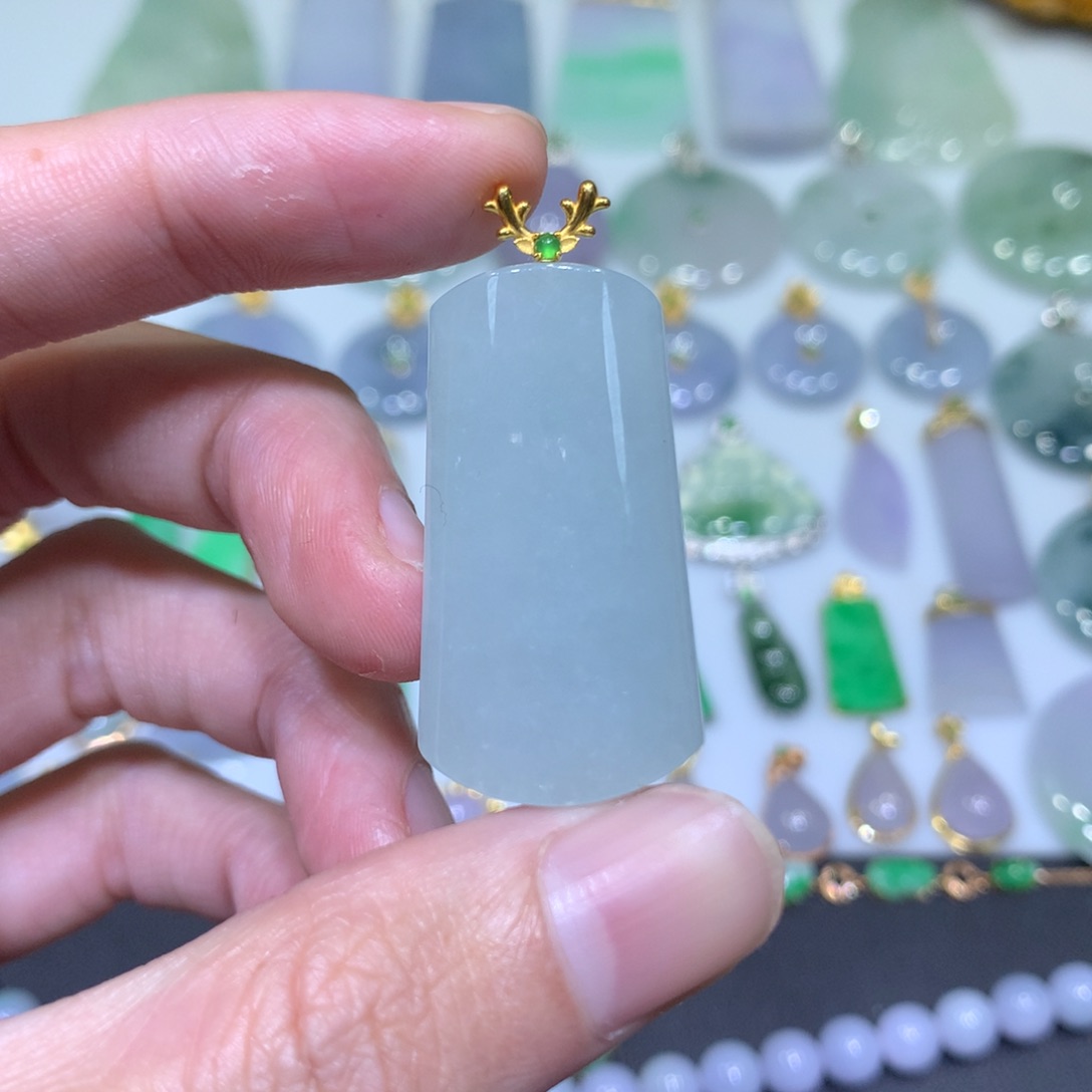 翡翠吊坠(不含链)18K金镶嵌