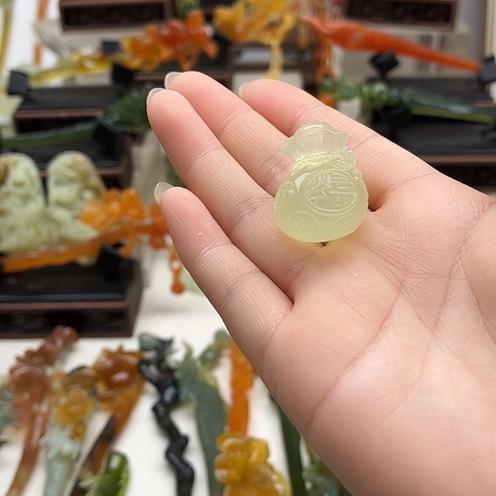 蛇纹石玉岫玉挂坠未镶嵌