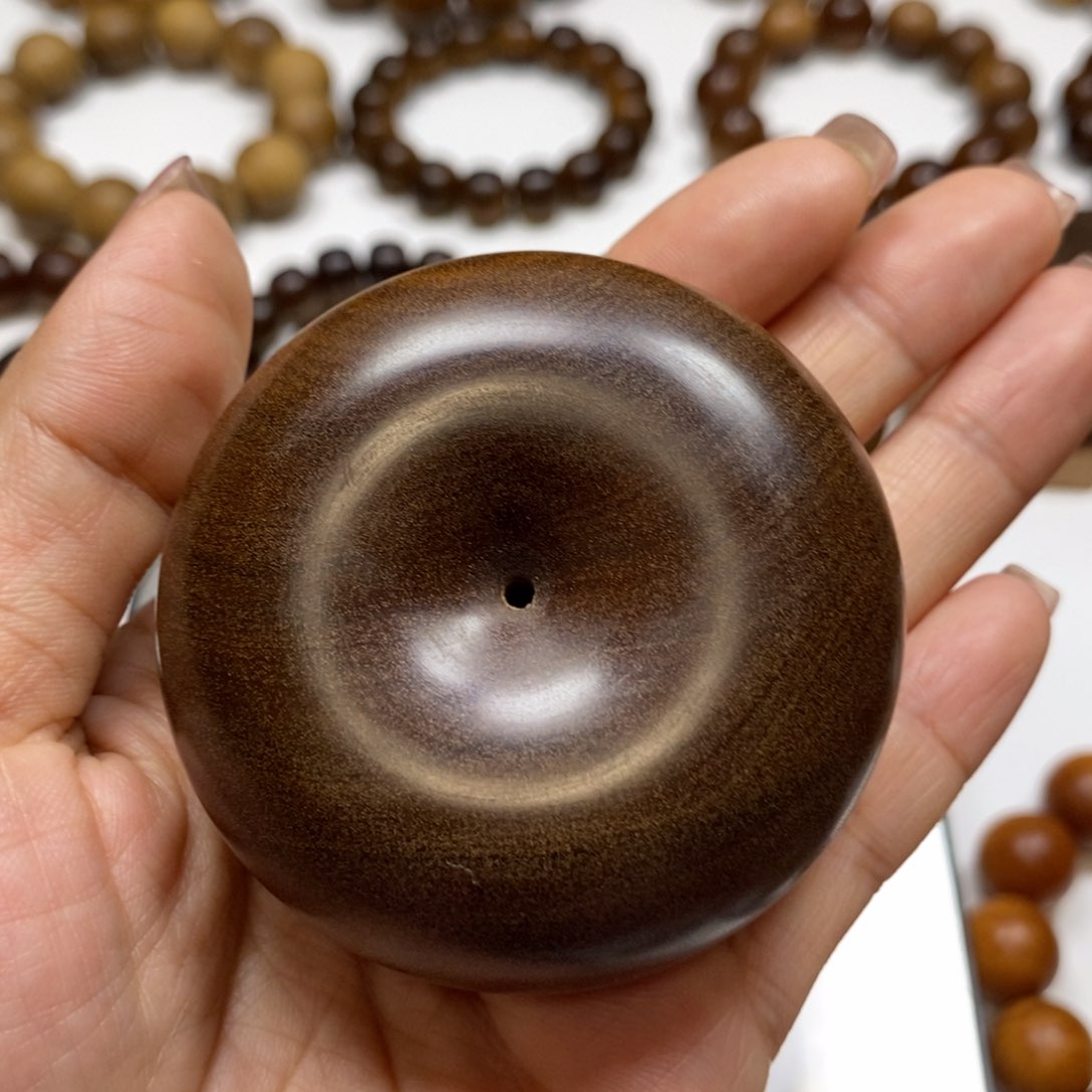 檀香木薇****y老山檀香6.0平安扣焦糖