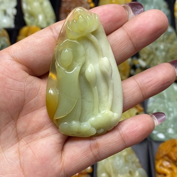 蛇纹石玉吊坠未镶嵌