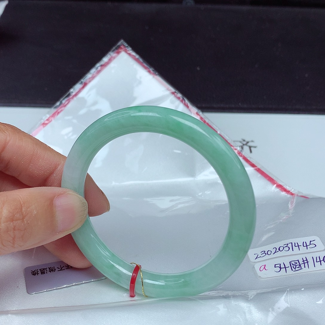 翡翠手镯未镶嵌54圈7445