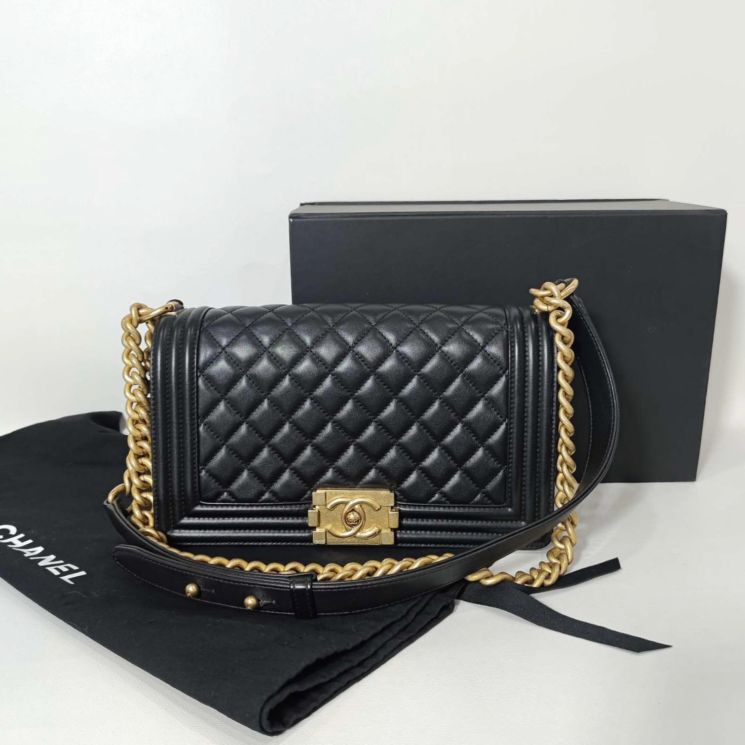 95新 Chanel/香奈儿 捐金沉珠/中号黑金leboy/芯片