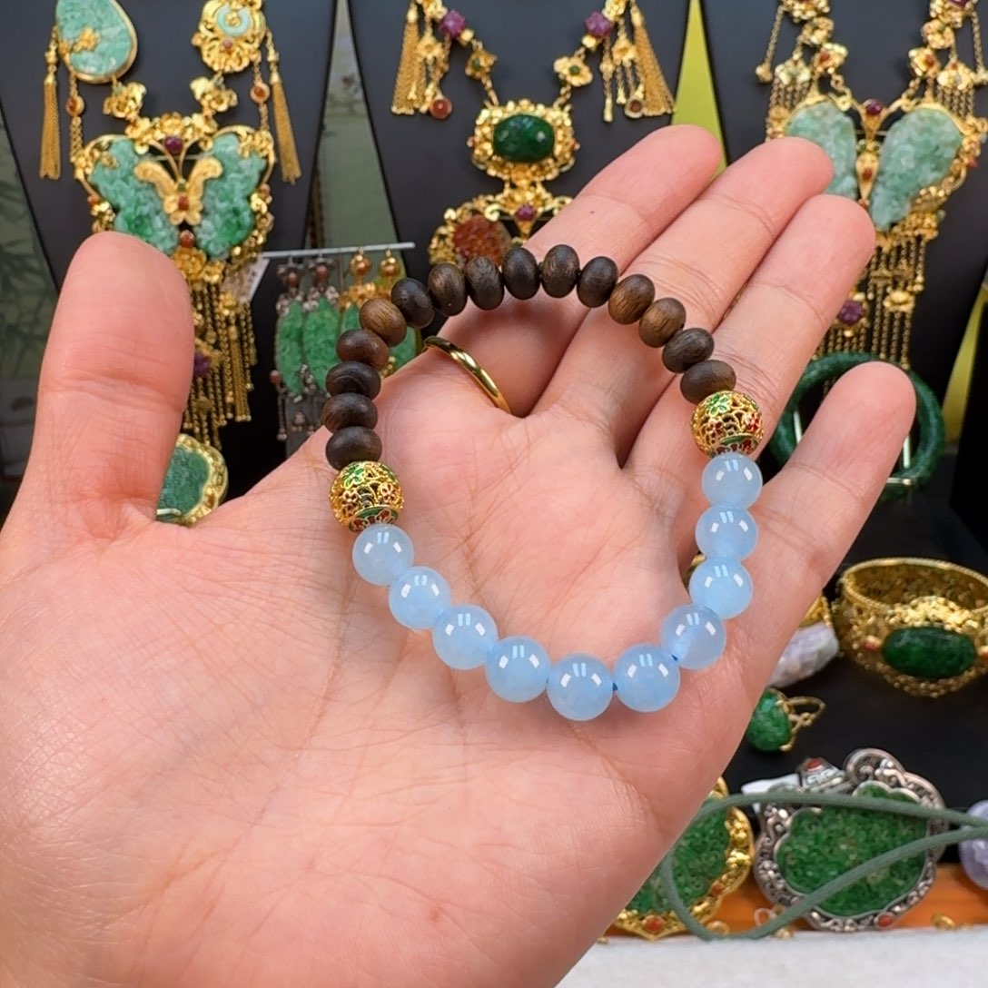 翡翠未镶嵌颈饰炸价