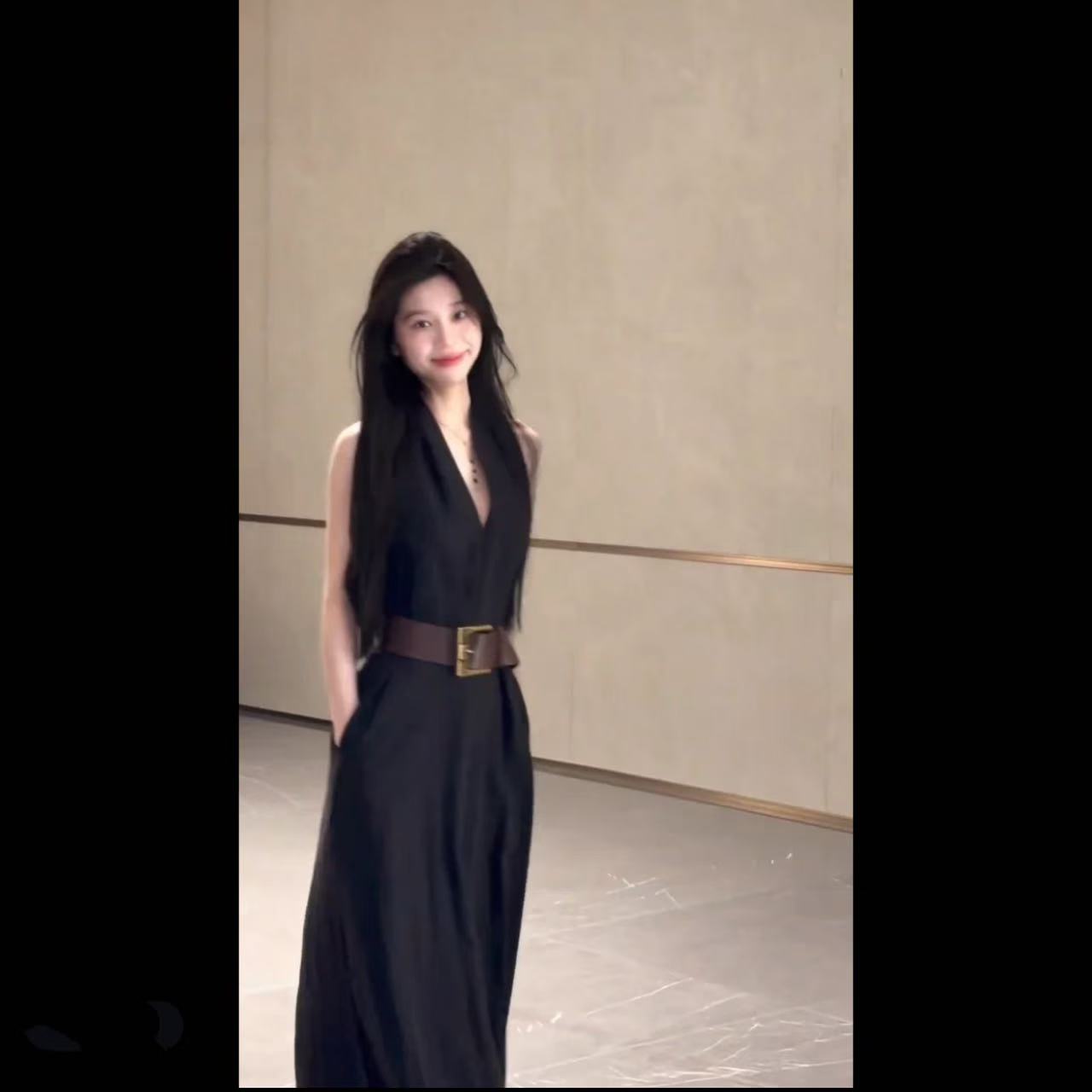 徐秋阳  高智感姐姐  夏季新款百搭时尚舒适软糯连衣裙配腰带