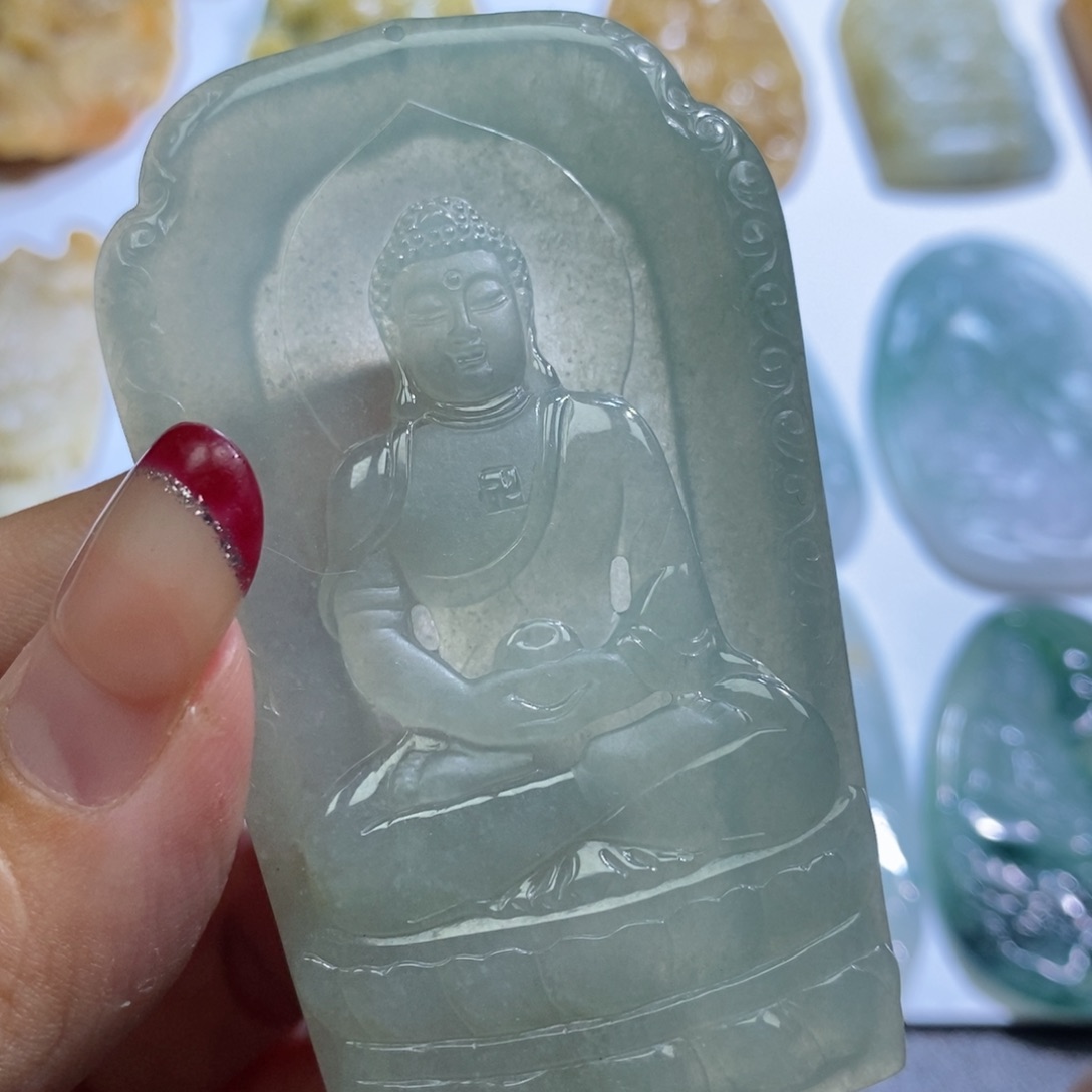 翡翠颈饰未镶嵌大日如来