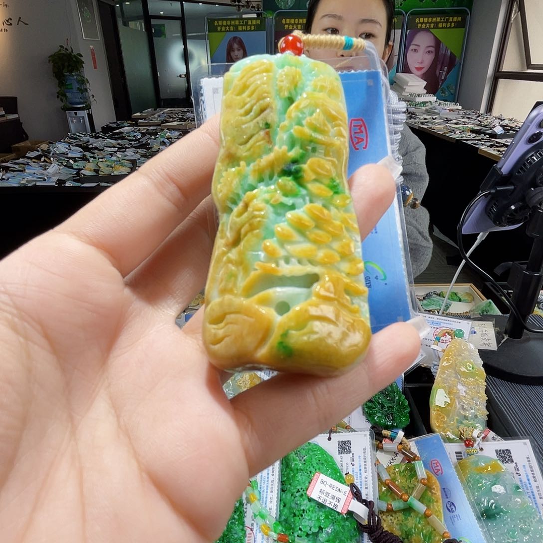 颈饰未镶嵌翡翠一