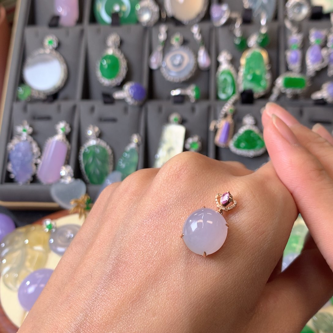 翡翠颈饰18K金镶嵌吊坠