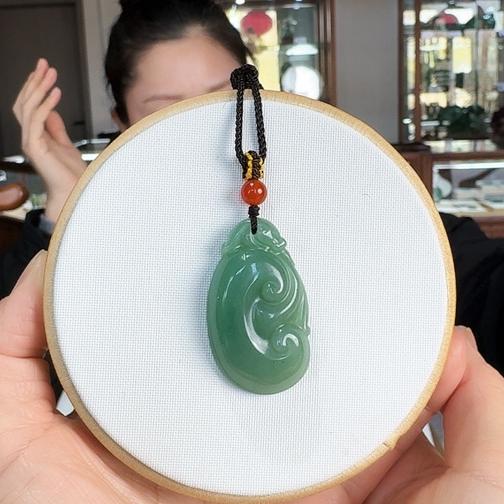 密玉（石英质玉）吊坠合金