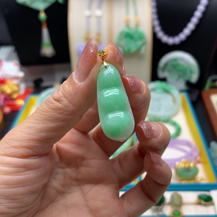 翡翠未镶嵌颈饰翡翠福豆