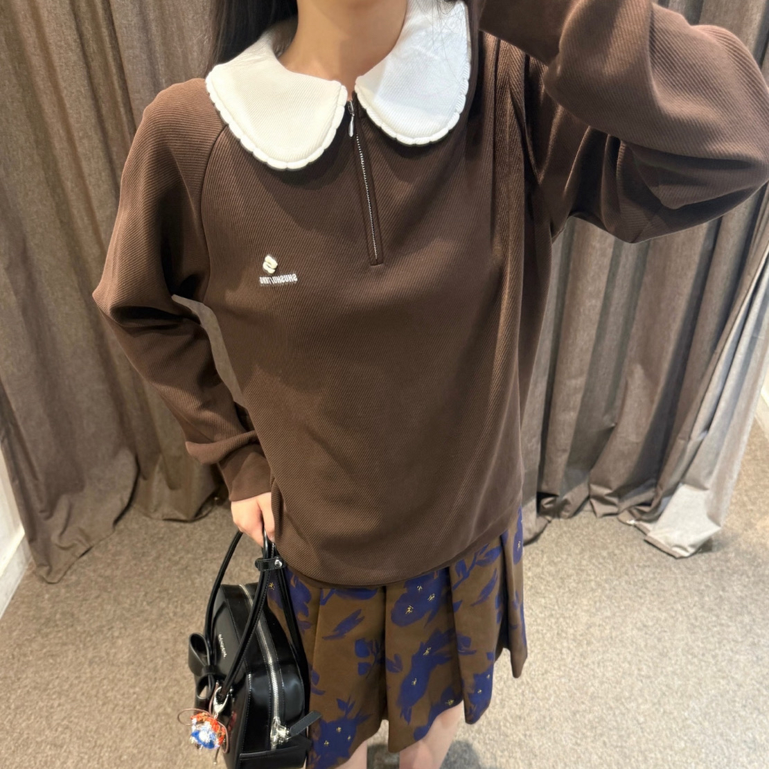 娃娃领拼接套头卫衣