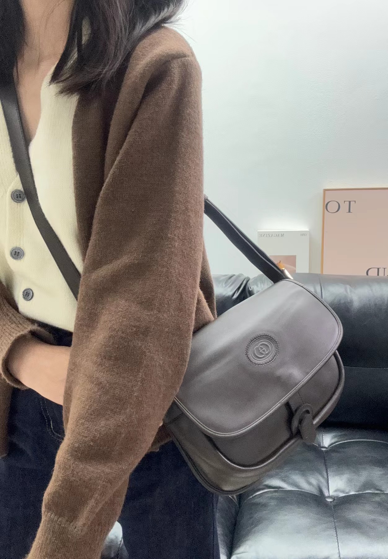 95新 GUCCI/古驰 咖色翻盖斜挎包/秋境 1079