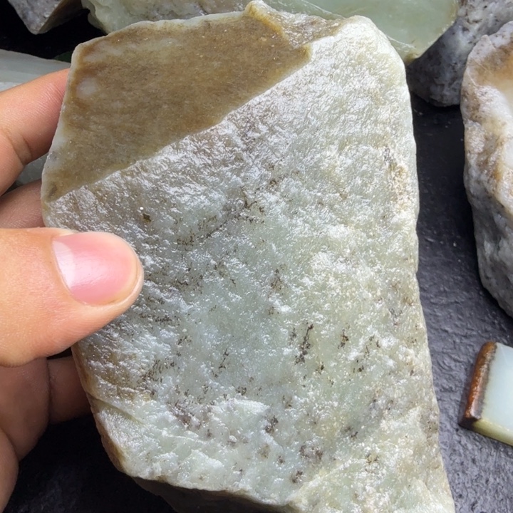 和田玉（糖玉）未镶嵌珠宝奇石