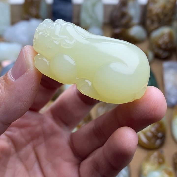和田玉颈饰未镶嵌清**月