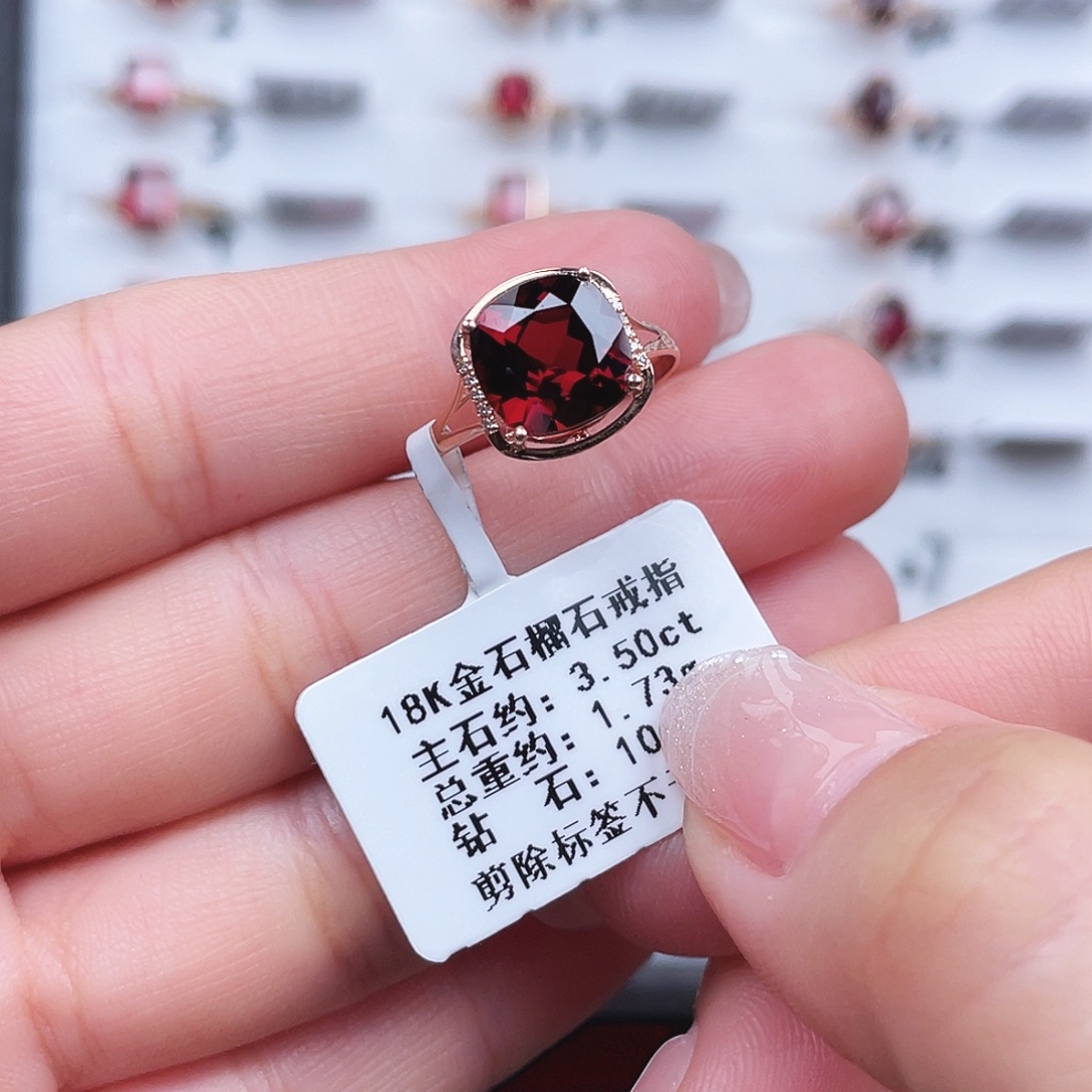 戒指18K金镶嵌石榴石