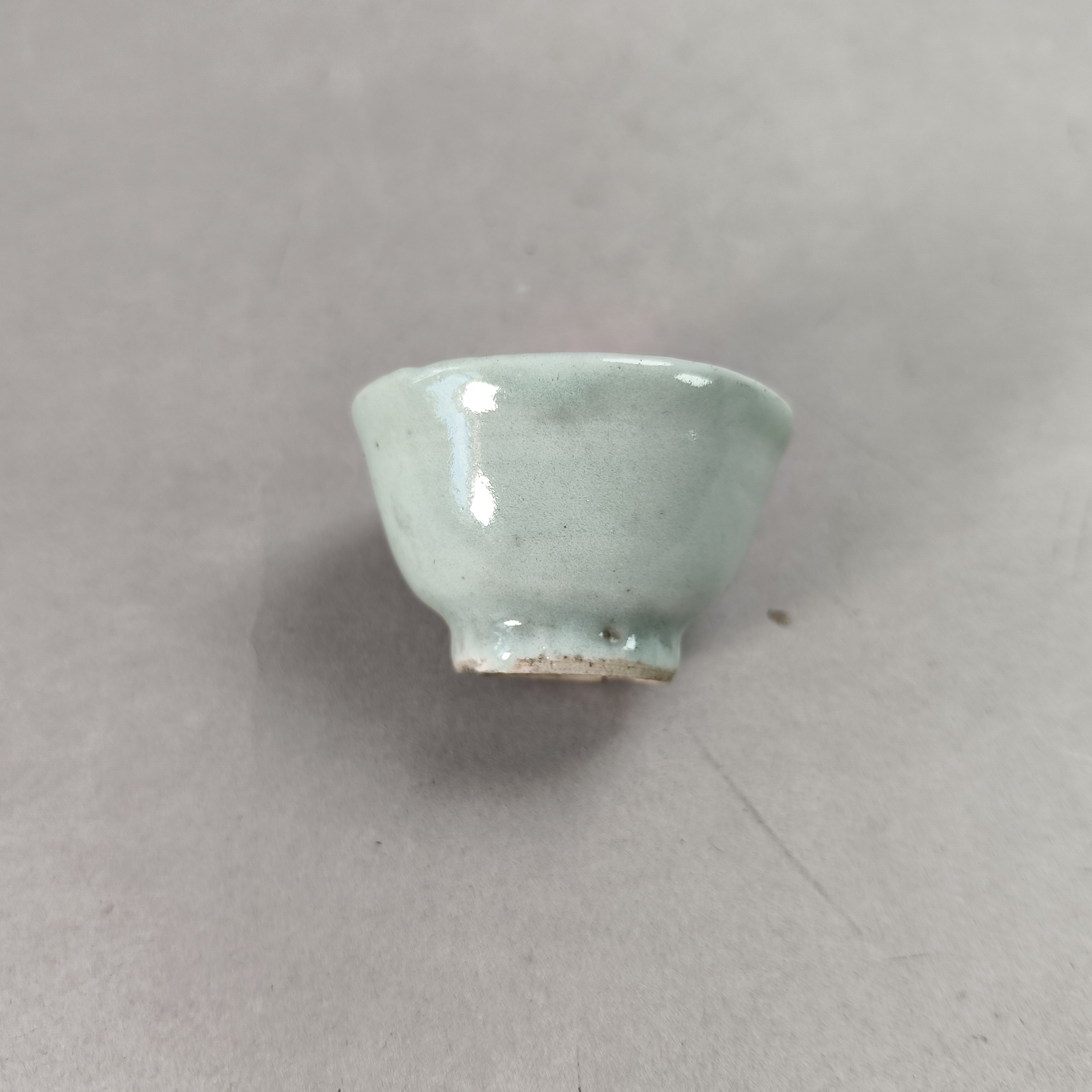 N003清道光豆青釉小杯 口径6.4cm