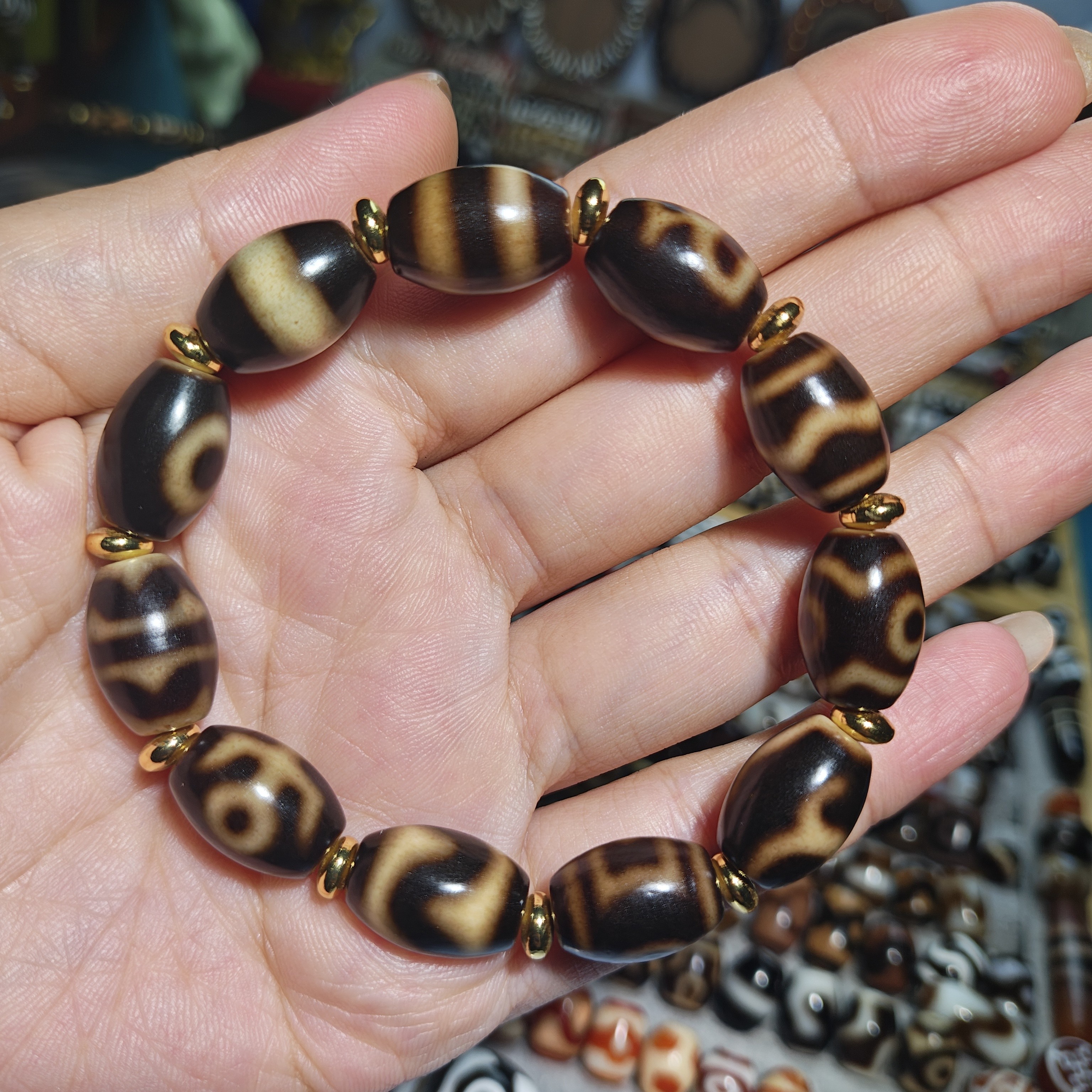 玛瑙黑金多宝手串