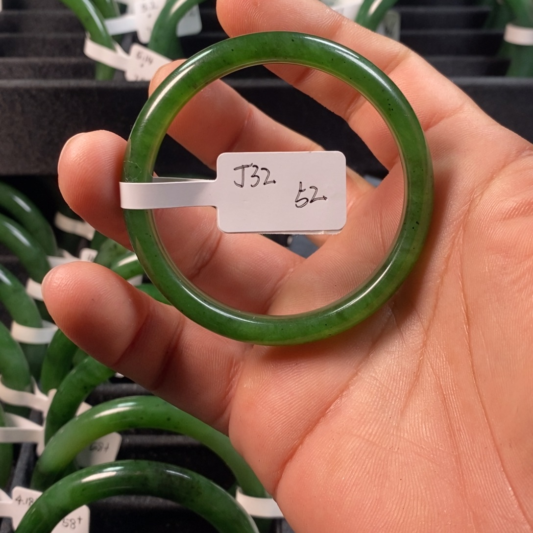 半***伤和田玉（碧玉）未镶嵌手镯