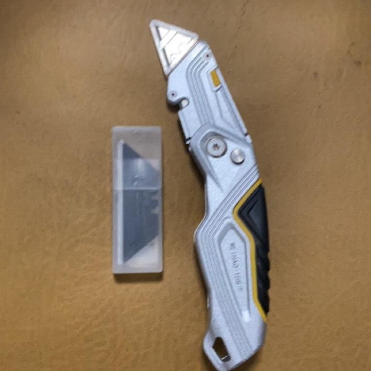 硬质铝合金折叠美工刀