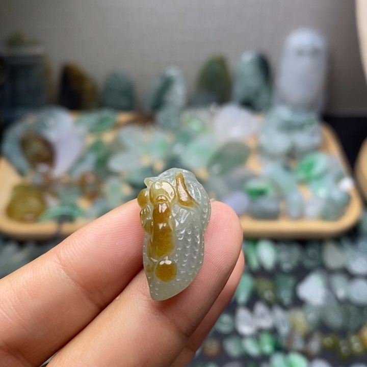 颈饰未镶嵌翡翠花生