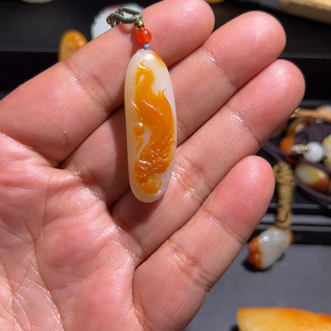 和田玉挂件未镶嵌别****呢