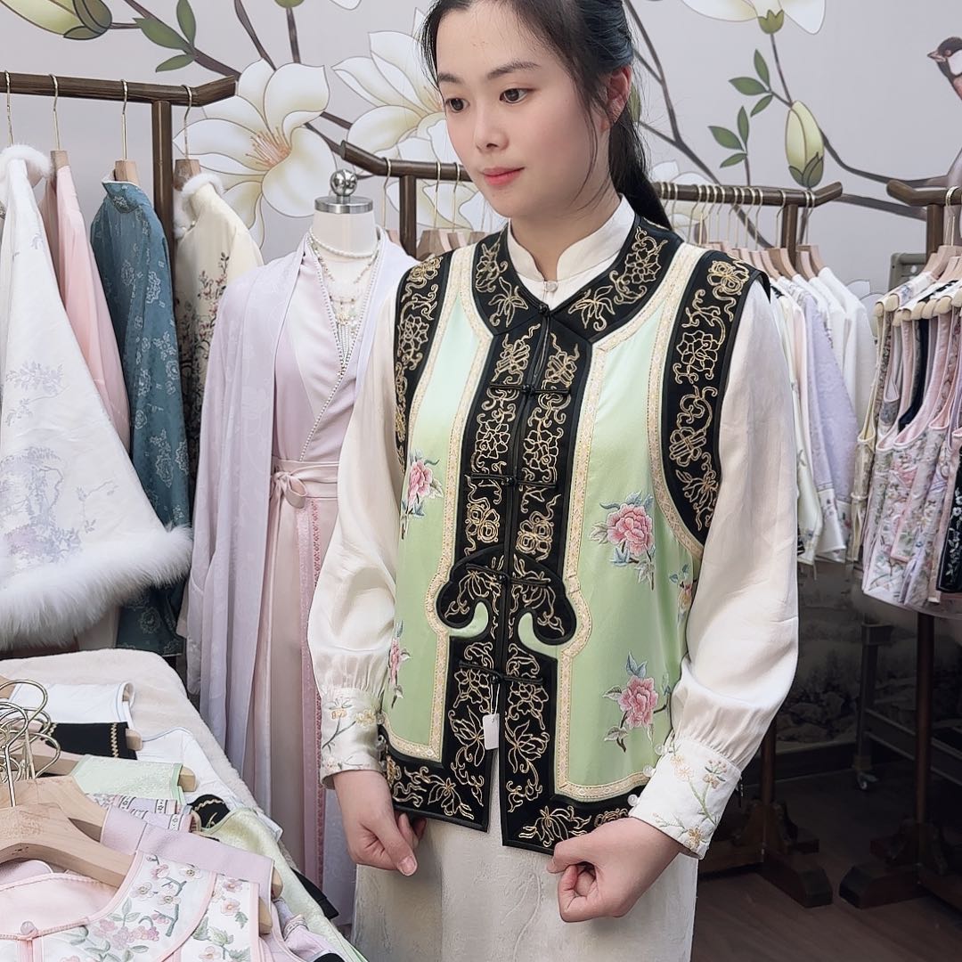 刺绣4.真丝苏绣四季款马甲