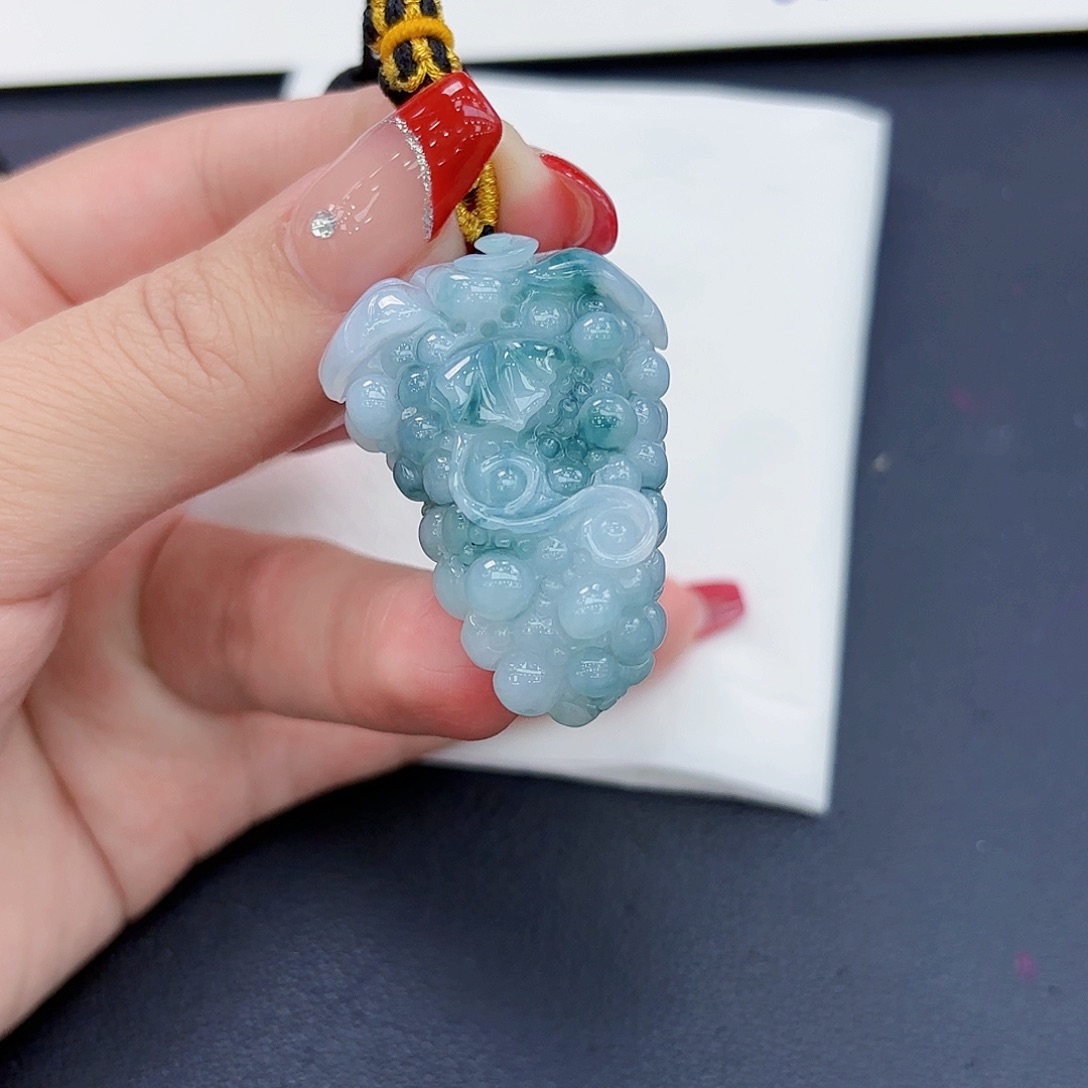 翡翠颈饰未镶嵌葡萄吊坠