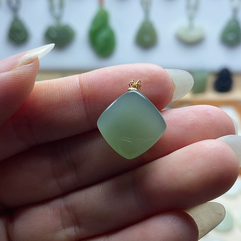 【闪购商品】和田玉18K金镶嵌颈饰