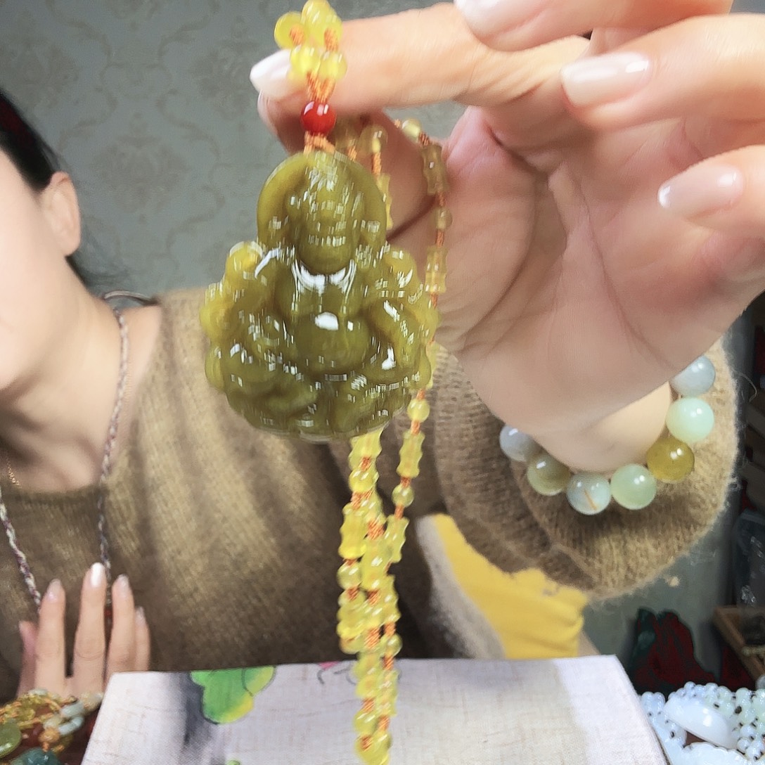 蛇纹石玉未镶嵌颈饰