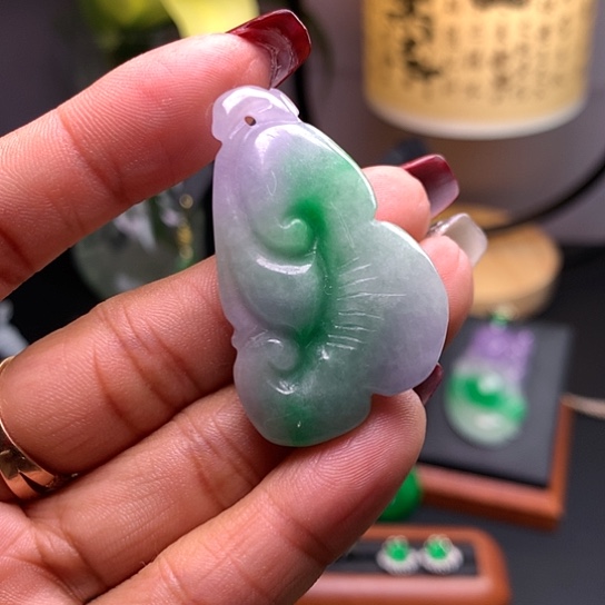 翡翠吊坠(赠链)未镶嵌