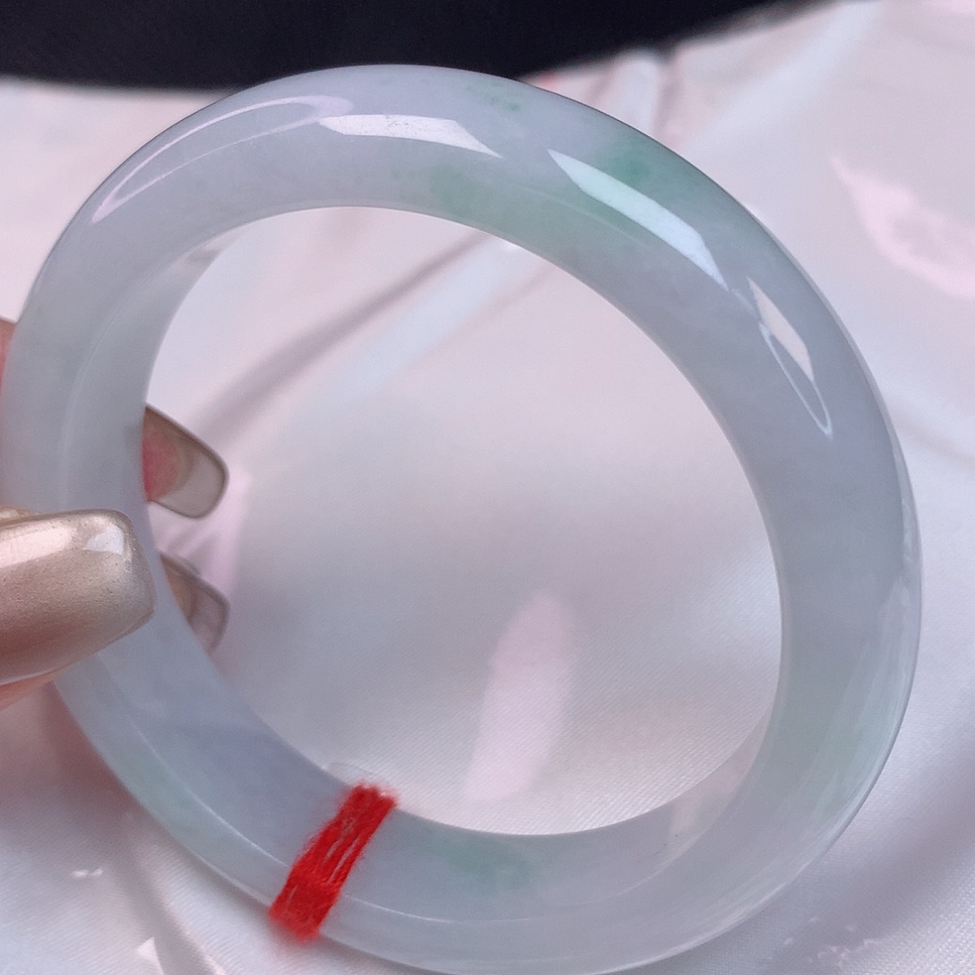 翡翠手镯未镶嵌?**?56 翡翠手镯