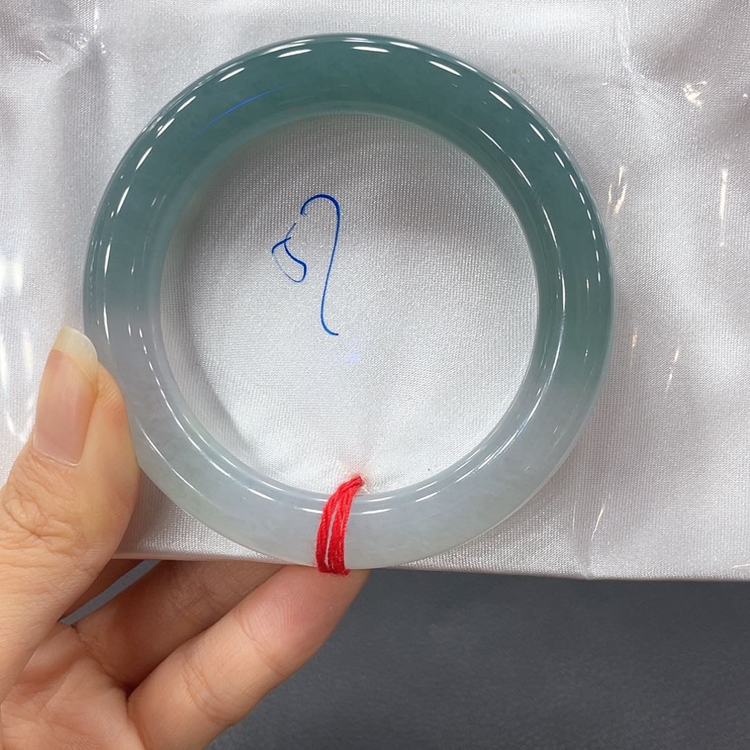 翡翠手镯未镶嵌翡翠手镯