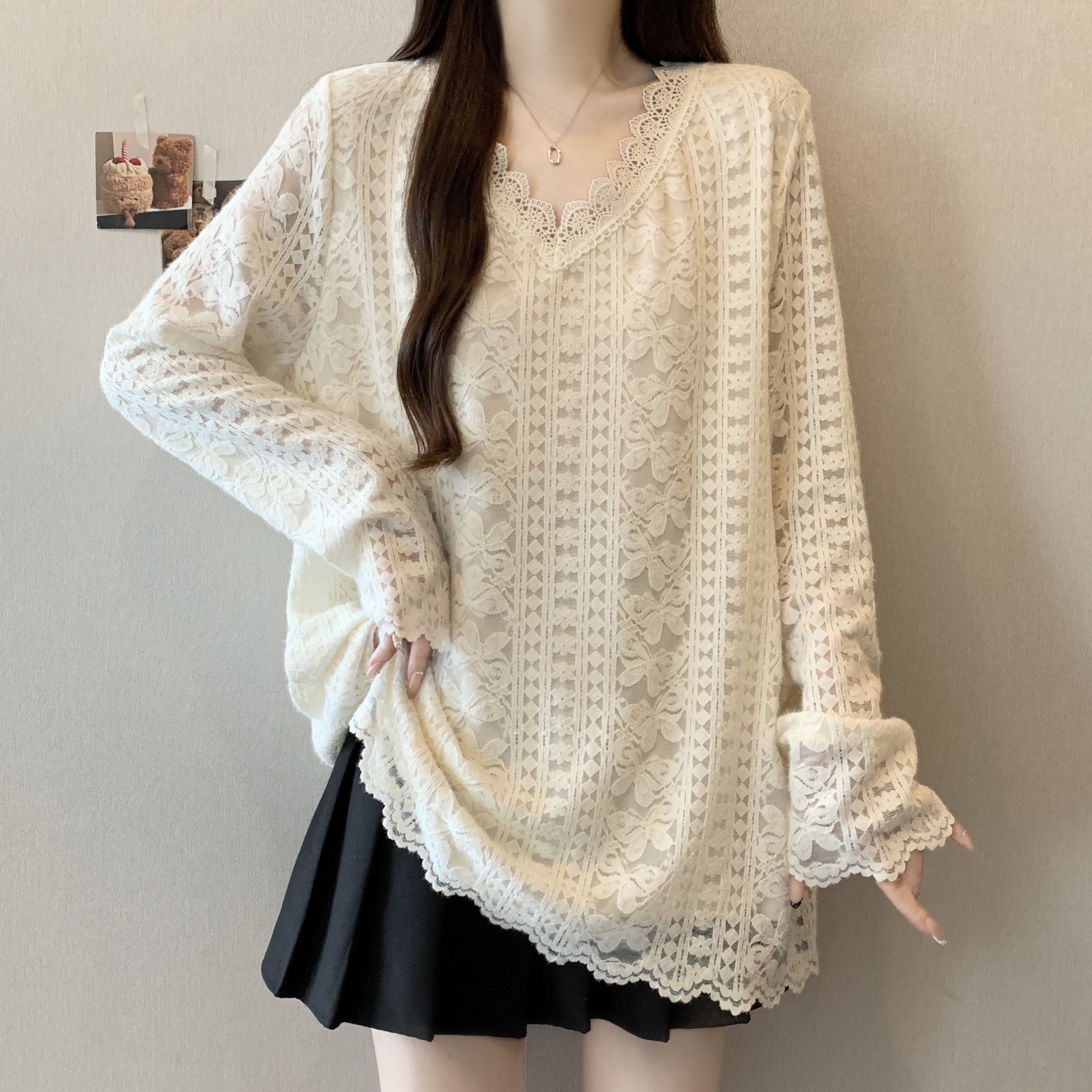 白色花边蕾丝打底衫大码法式高级感长袖V领镂空钩花气质漂亮上衣