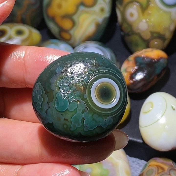 玛瑙/玉髓未镶嵌珠宝奇石160