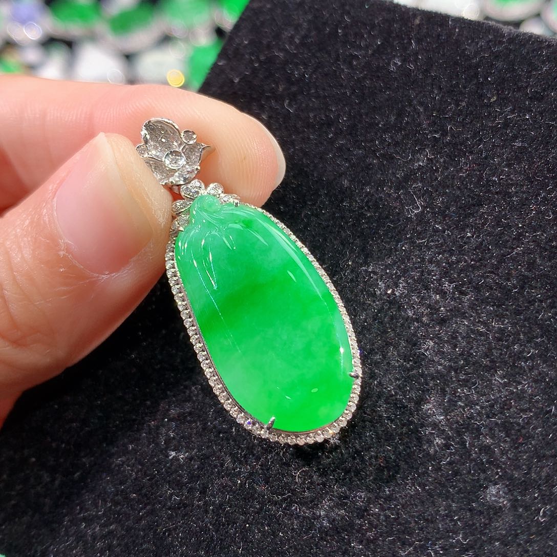 翡翠18K金镶嵌颈饰