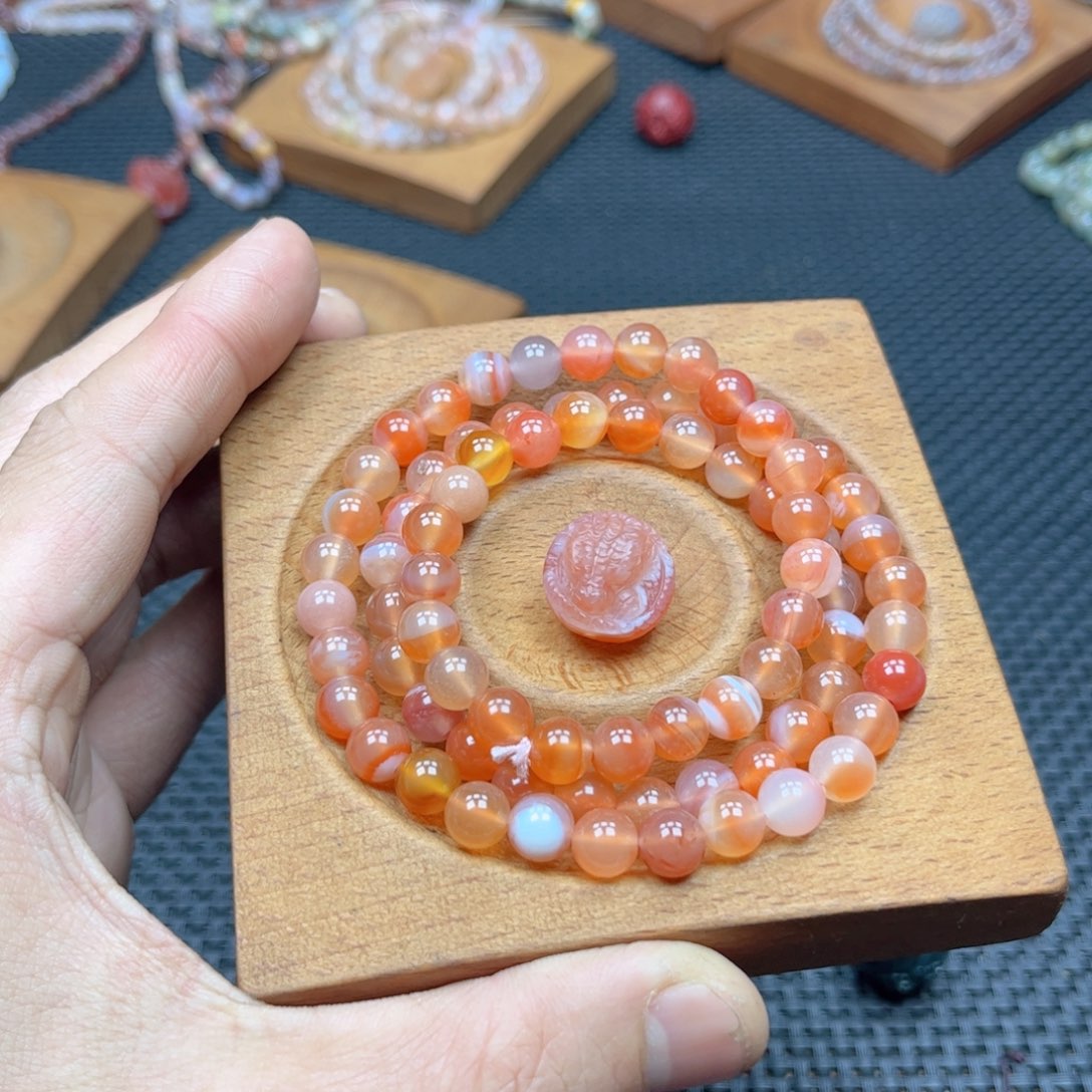 石英质玉颈饰未镶嵌?**运