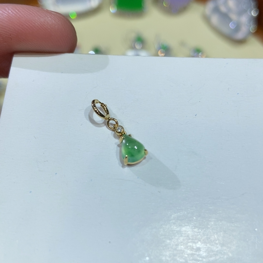 翡翠颈饰18K金镶嵌吊坠