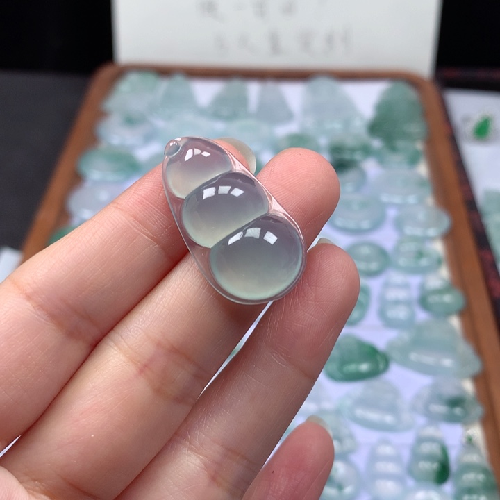 颈饰未镶嵌翡翠冰种福豆